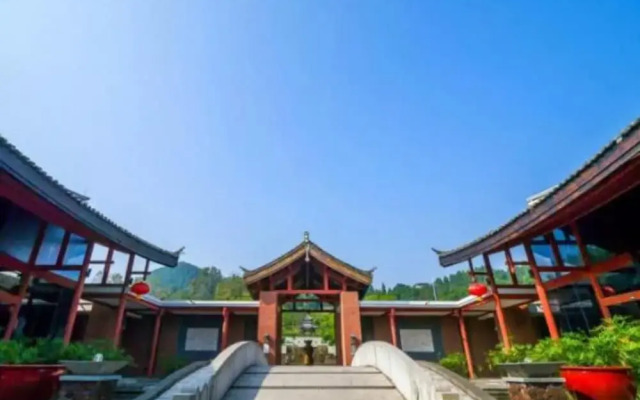 Langzhong Hirizon Hotel