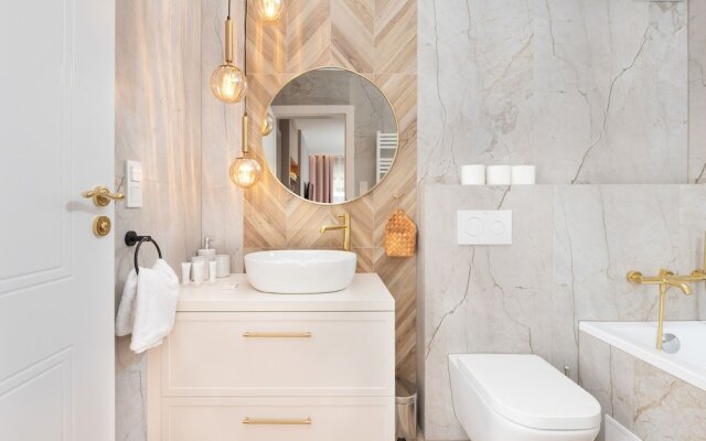 Studio With Bathub in Gdansk by Renters