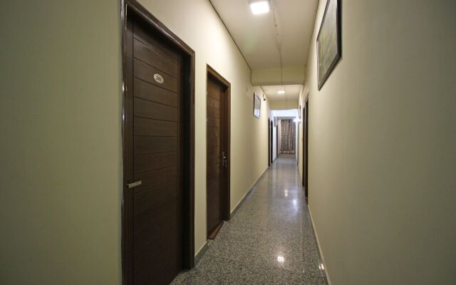 OYO 9046 Hotel Metro Star