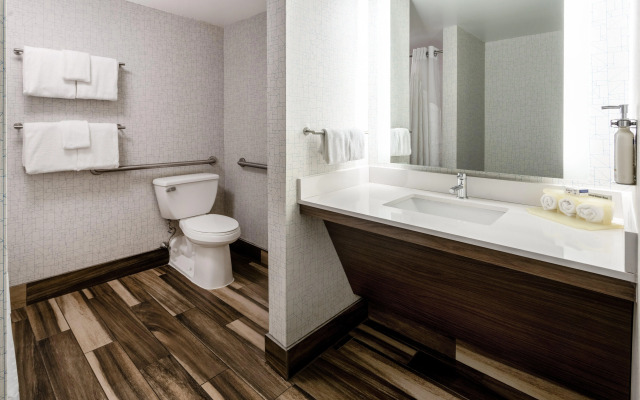 Holiday Inn Express & Suites Ft. Washington - Philadelphia by IHG