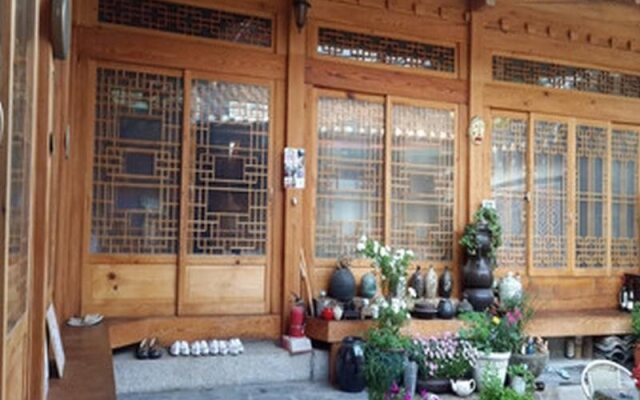 Tea Hanok Guesthouse