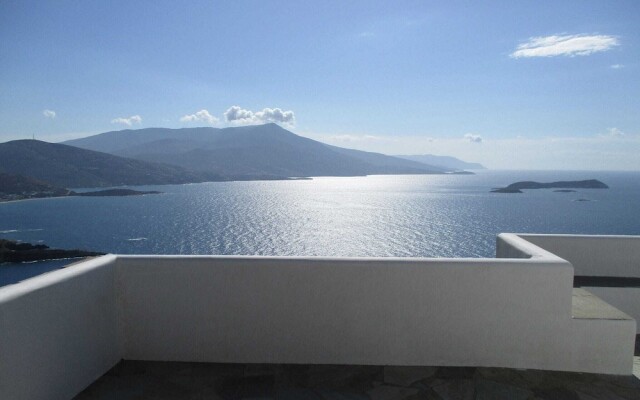 Comfortable Villa Near Sea in Andros