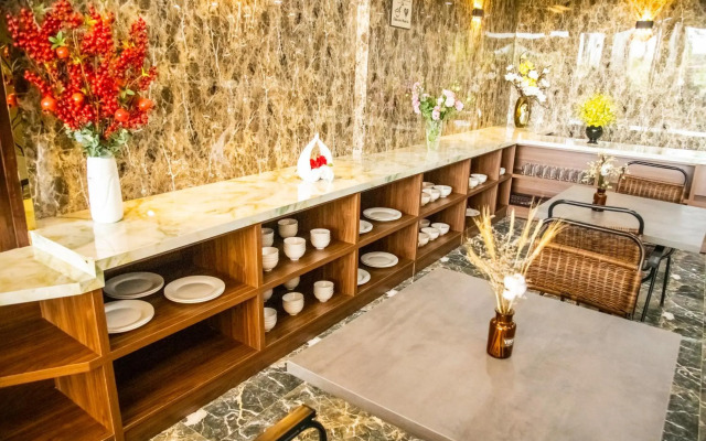 La Mia Lakeview Hotel