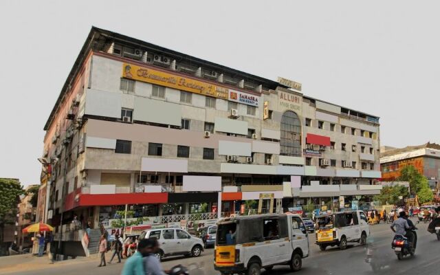 OYO 43619 Sahasra Residency