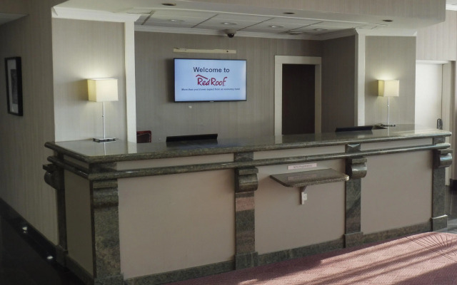 Red Roof Inn PLUS+ Newark Liberty Airport - Carteret