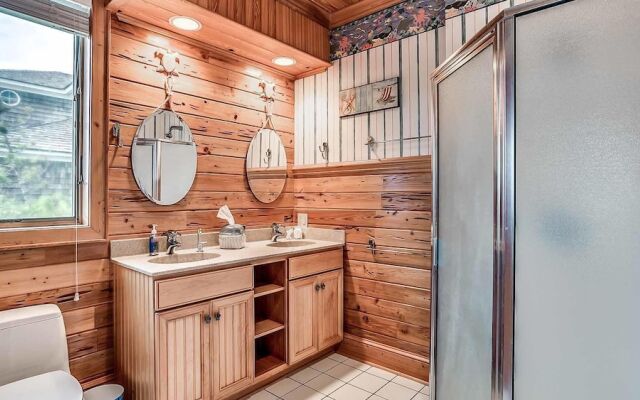 The Boat - 8 Br Home