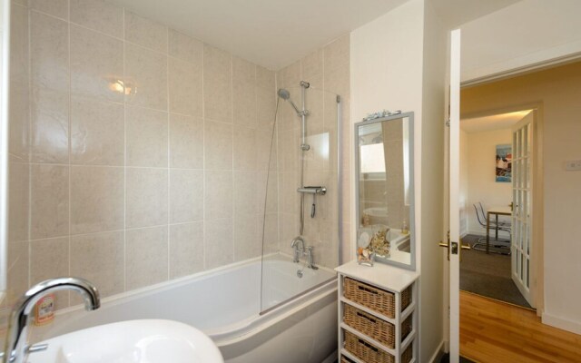 Thistle Apartment Perfect for Golfers and Couples