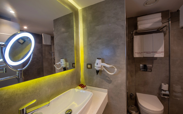 Nova Plaza Crystal Hotel