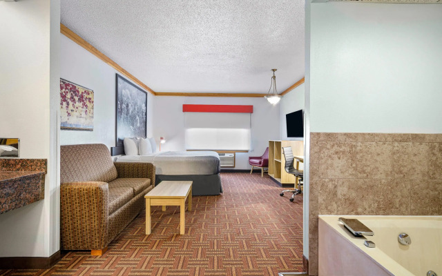Super 8 by Wyndham Eveleth