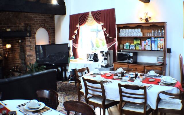 Featherstone Farm Hotel