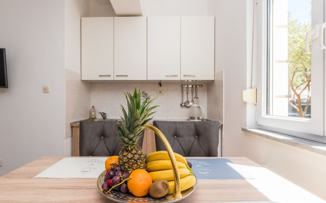 Apartment Angie 220m From the Beach