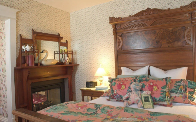 White Lace Inn