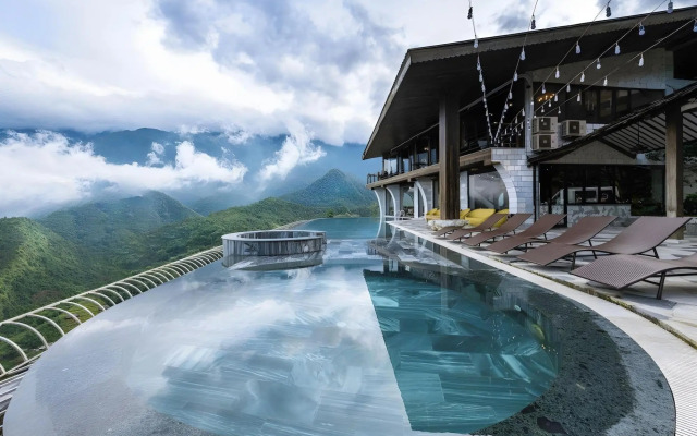 Sapa CatCat Hills Resort
