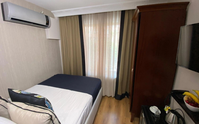 Four Doors Hotel - Image 6