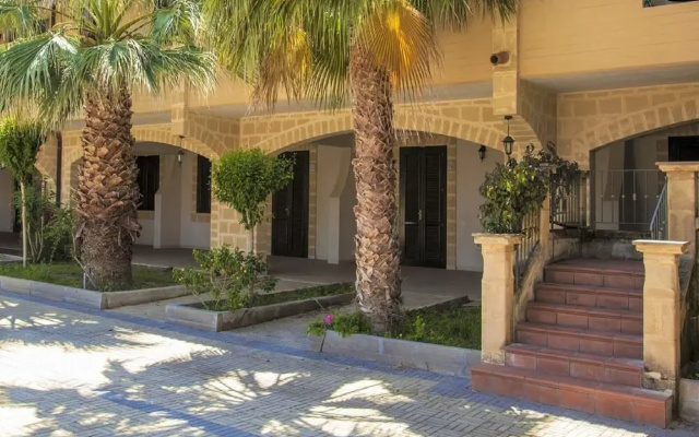 Spacious Aparyment in Campofelice di Roccella with Pool