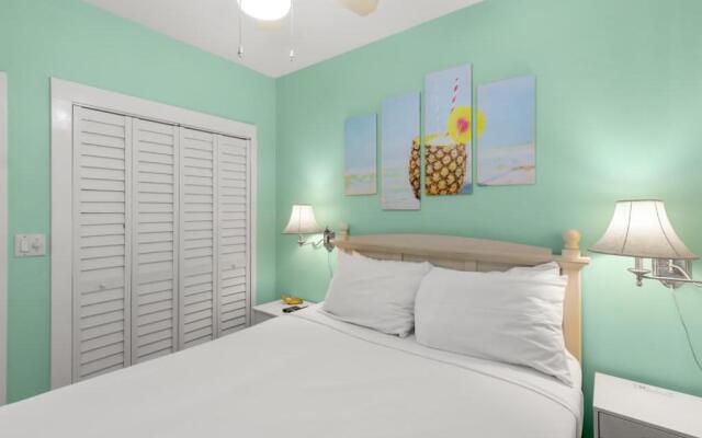 Poolside Suite by Brightwild Pvt Pool Parking