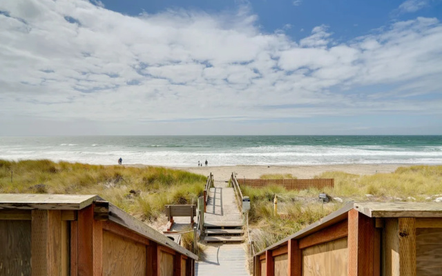 Oceanfront Watsonville Condo w/ Beach Access!