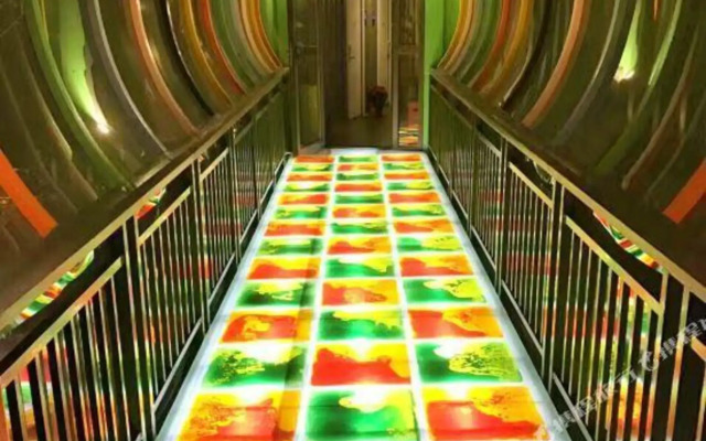 Floral Hotel·Yuyao Intensive Tribal Hotel (Siming Lake Scenic Area)