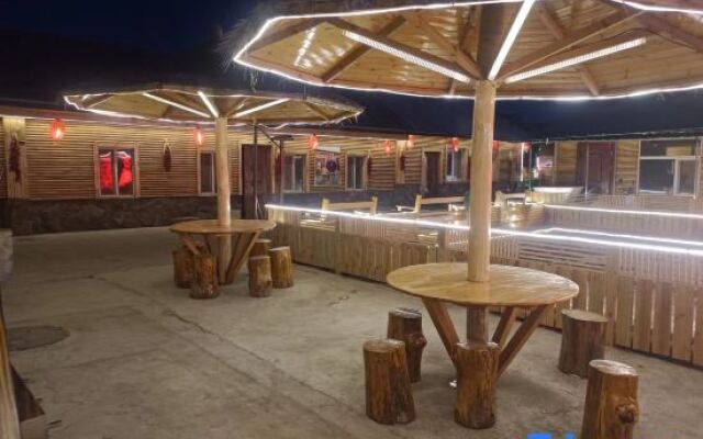 Arctic Village Snowman Chalet