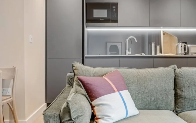 Stunning Two-bedroom Apartment With a Balcony