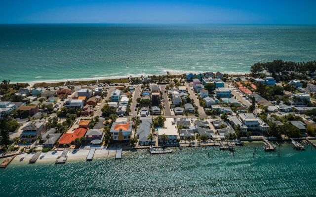The Delacado On Sunset Beach