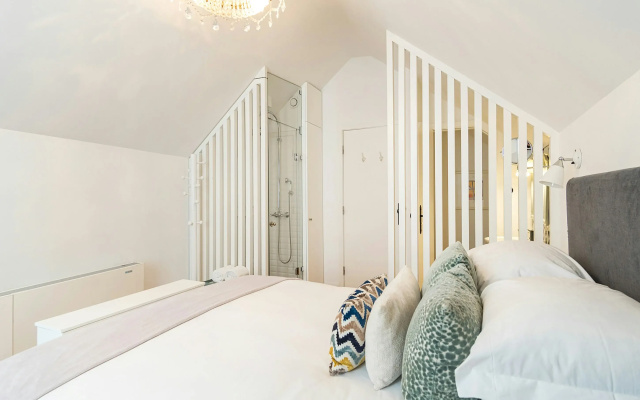 1872 River House by Olivia