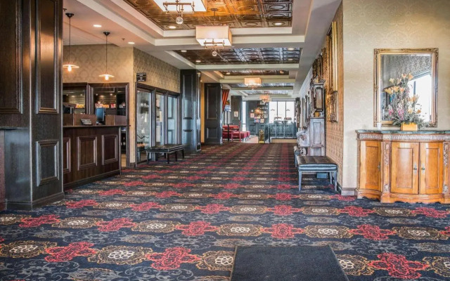 Shoreline Inn & Conference Center, Ascend Collection