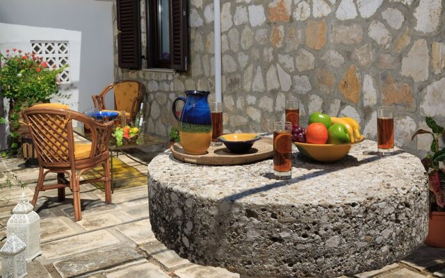 Villa Quietude, beach front villa with a pool