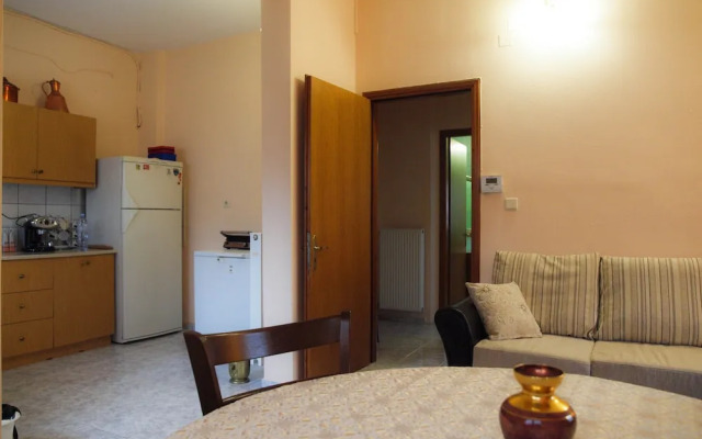 Charming Trikala Apartment With Garden & Central Heating