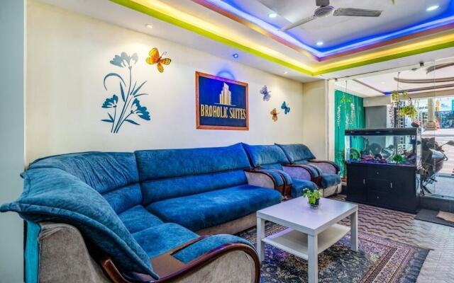 iROOMZ KSR Luxury Rooms