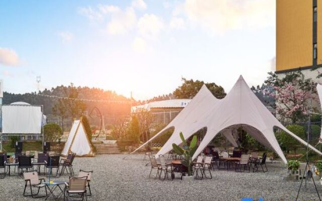 Xinxing Zenyu Town North and South Ju Siheyuan