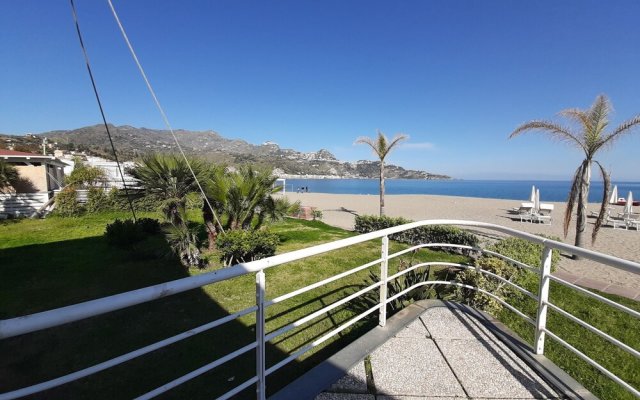 Alluring Holiday Home in Giardini Naxos Near Sea Beach