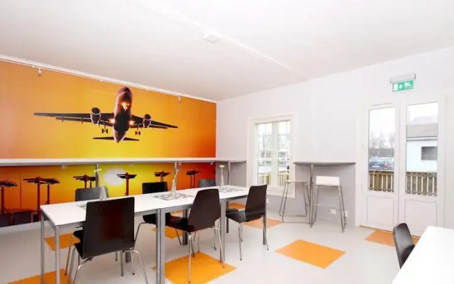 Airport Motel & Apartment - Hostel