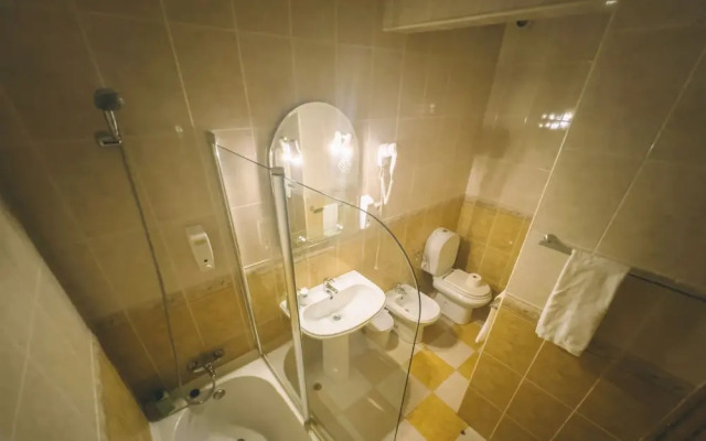 Laurus Hotel