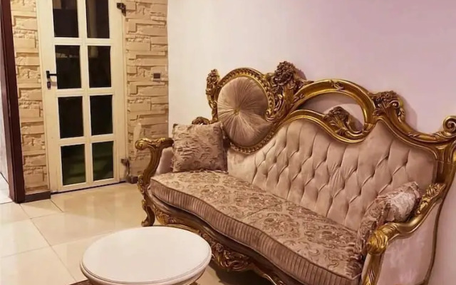 Brick Rock Hotel And Suites