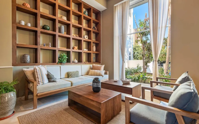 Gorgeous 1BR Condo With Pools Sea Views