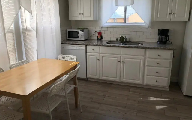 Unique 2 Bedroom in Burbank