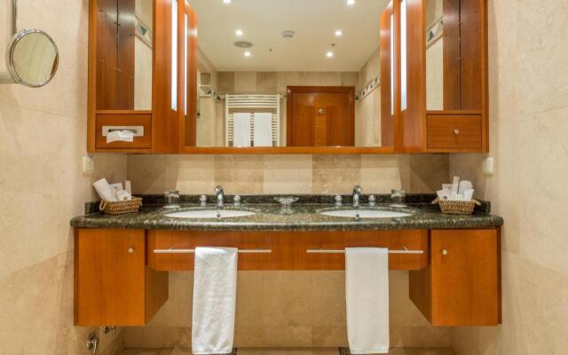 Park Lake Luxury Hotel