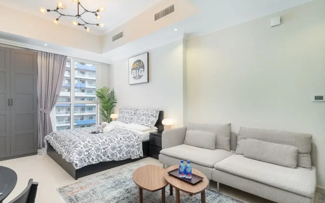 Heaven Crest Vacation Homes Downtown - Studio, 1, & 3 Bedroom Suites 2 minute walk to Dubai Mall and Burj Khalifa
