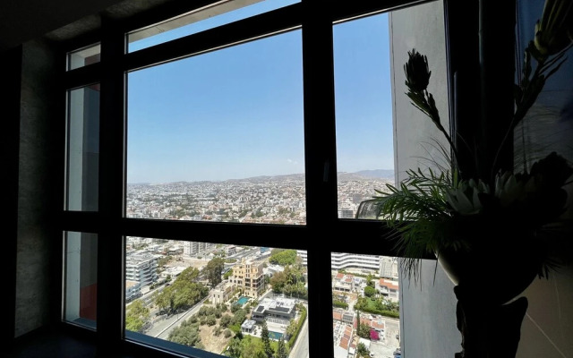 128 LIM - 2002 Stay Only Tower Suite