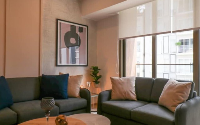 w 2BR With Balcony in Luxury Building Barranco