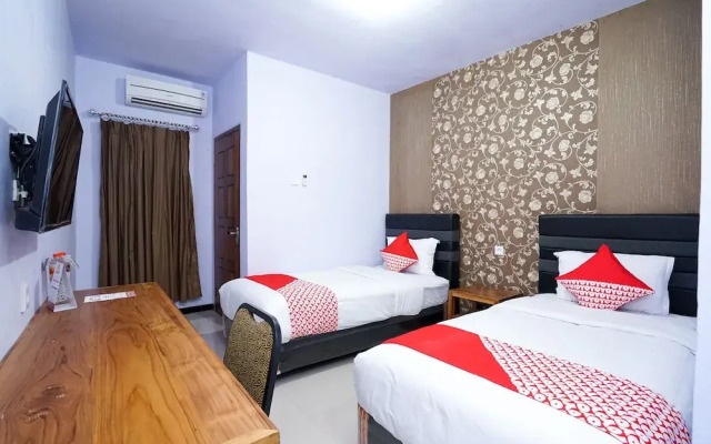 OYO 496 Eston House