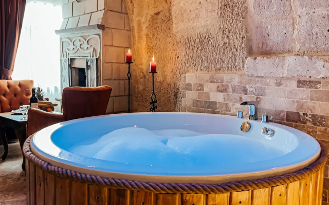 Bayar Cave Suites
