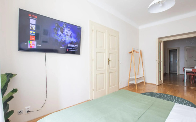 Modern Quiet Apartment next to Wenceslas Square