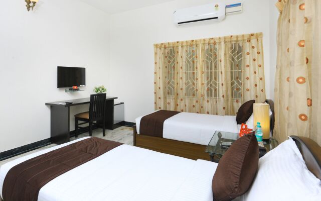 Maple Inn by OYO Rooms