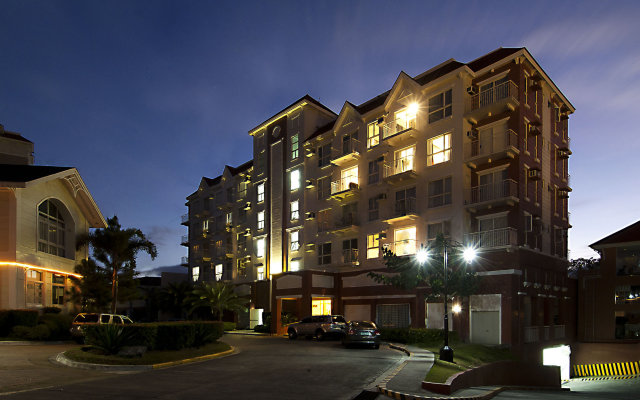 Bellini Suites at Presidio, Lakefront