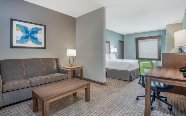 Holiday Inn Express & Suites Stillwater - University Area, an IHG Hotel