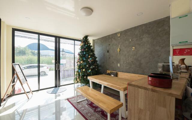 5 Chang Palace Hotel