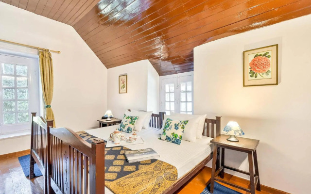 StayVista at 8Oaks - Ancestral Bungalow with massive lawn