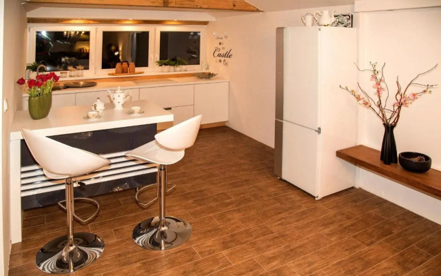 Angel's Nest Apartment